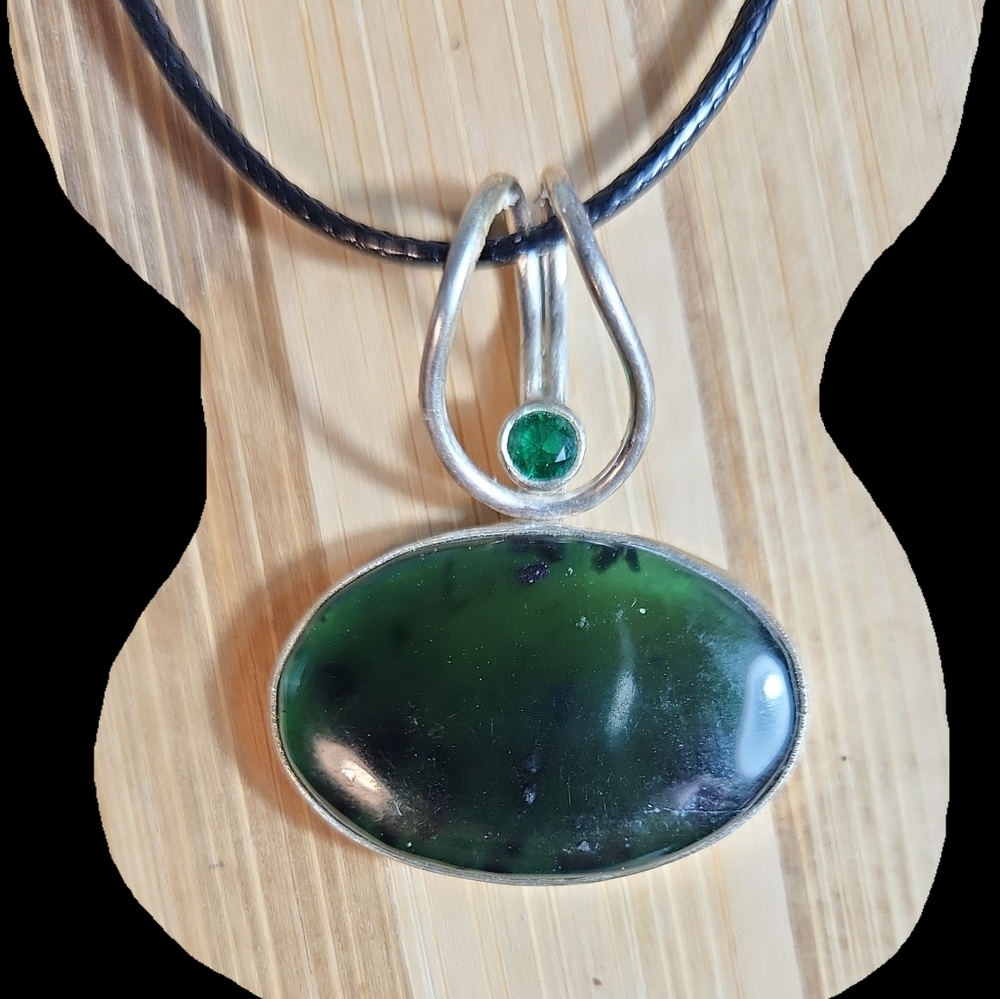 Elegant, Vintage-Style, Oval-Shaped Natural Moss? Agate Cabochon Pendant.